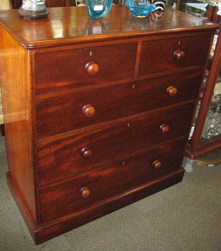 Mahogany Chest of Drawers   SOLD